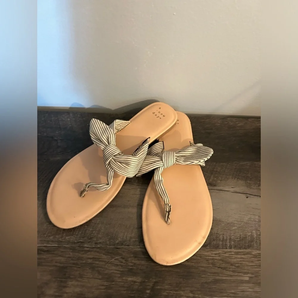 A New Day Women's 8.5 Sandals Flip Flop Hannah Knotted Striped Bow Sandals